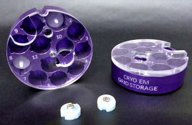 B5002_2 Kryo-EM Puck (12 Löcher) mit Schließmechanismus für Versandrohr