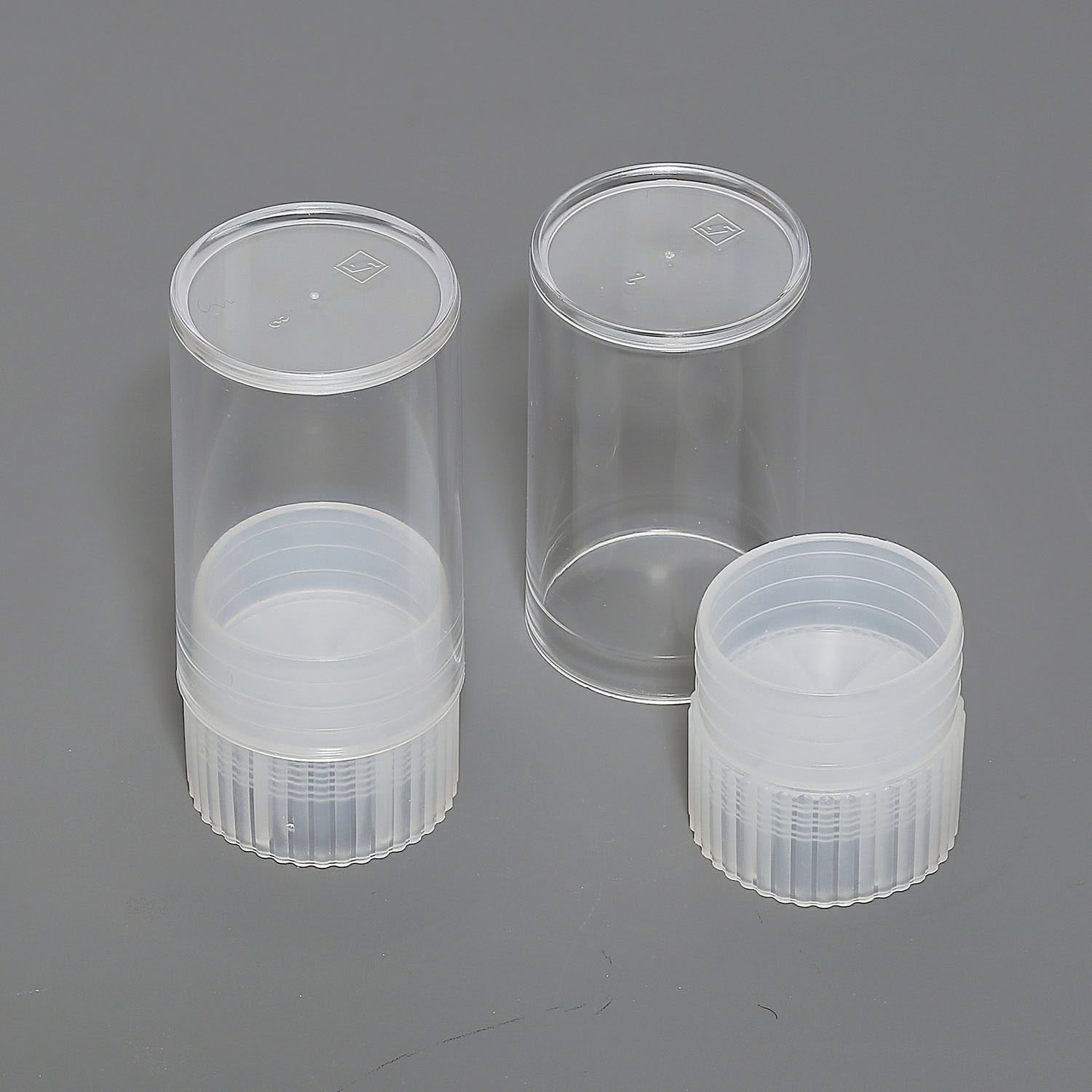 G3727_1 Polystyrol-Röhrchen mit weißem Stopfen